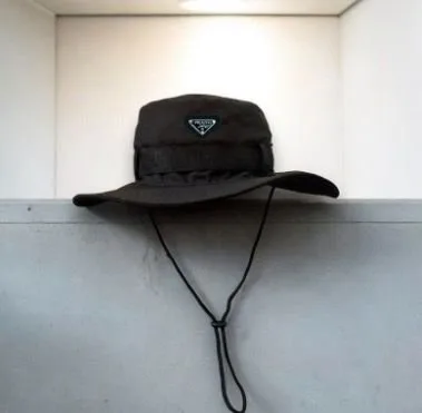Safari prada negro