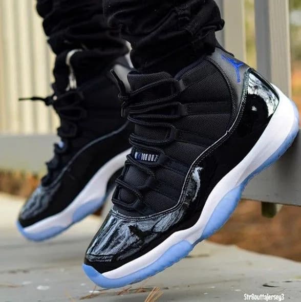 Jordan Retro 11 Negra Blanca